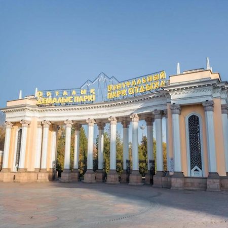 Свежая Студия В Центре Города อัลมาตี ภายนอก รูปภาพ